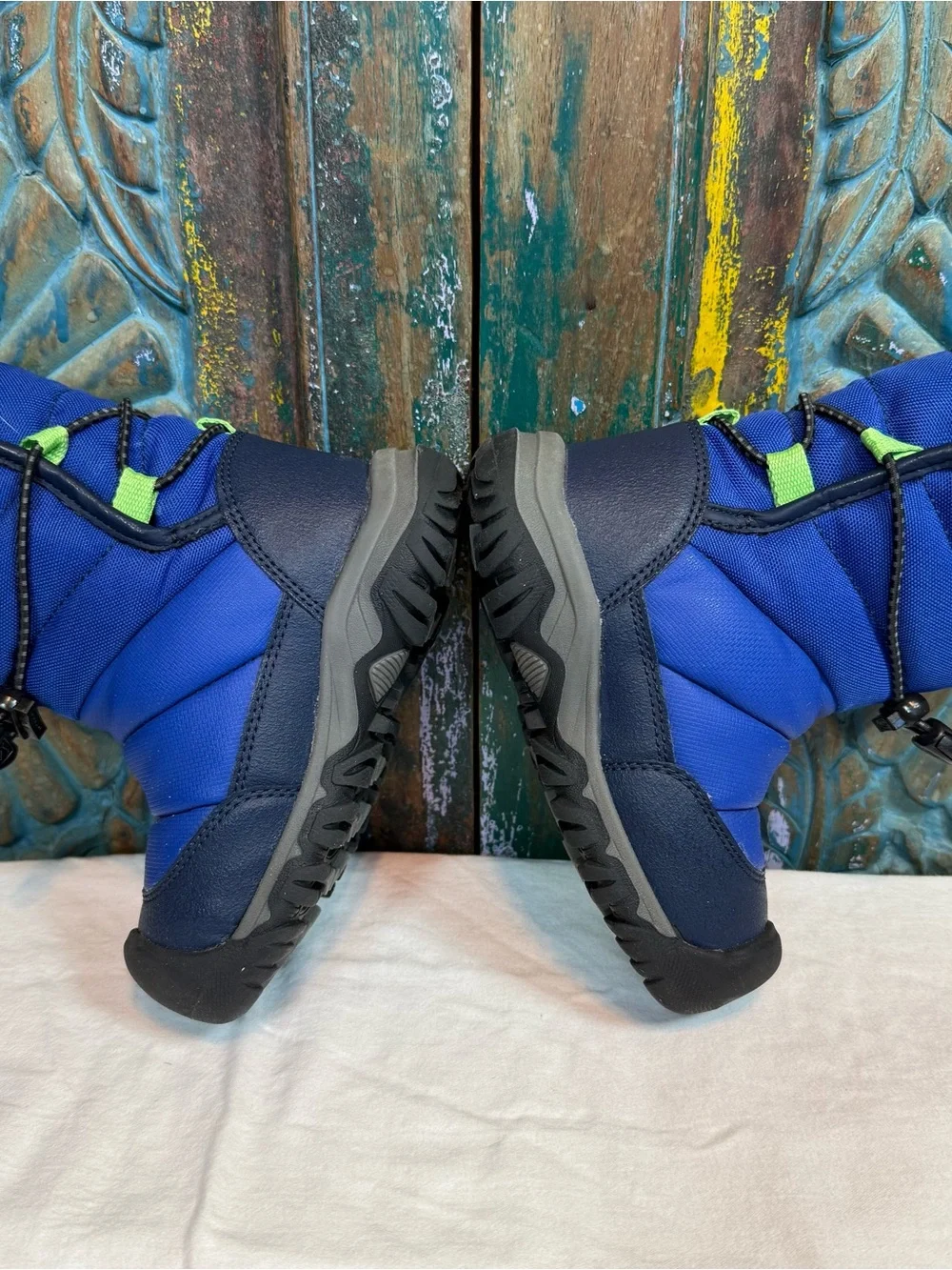 Keen winter boots little kid size 8